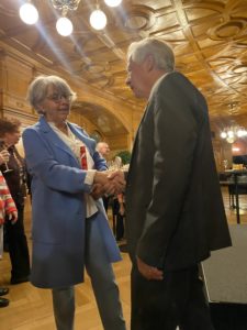 Mme la Conseillère fédérale E. Baume-Schneider et le Président de l'Association romande et francophone de Berne et environs (ARB)